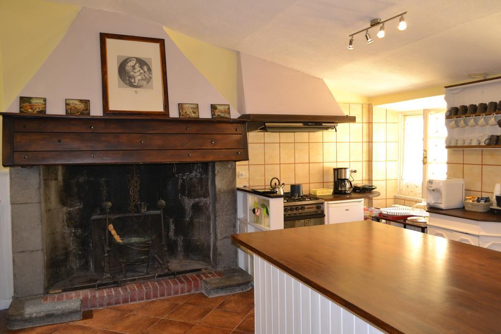 Corte Palazzo Picedi Benettini Sarzana Ruang foto