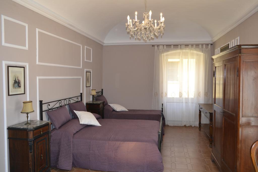 Corte Palazzo Picedi Benettini Sarzana Ruang foto