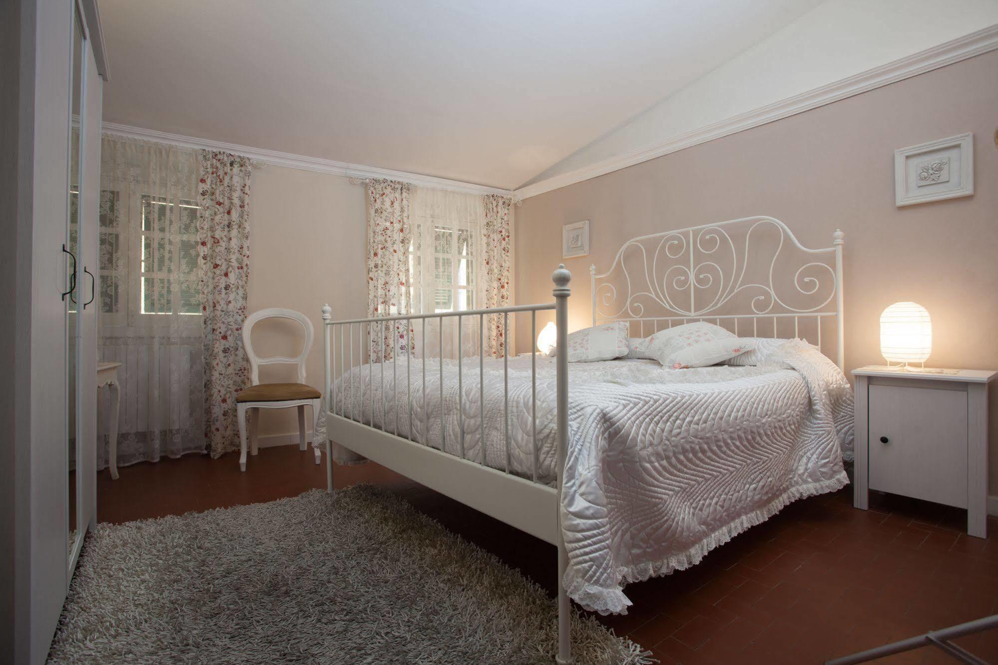 Corte Palazzo Picedi Benettini Sarzana Bagian luar foto