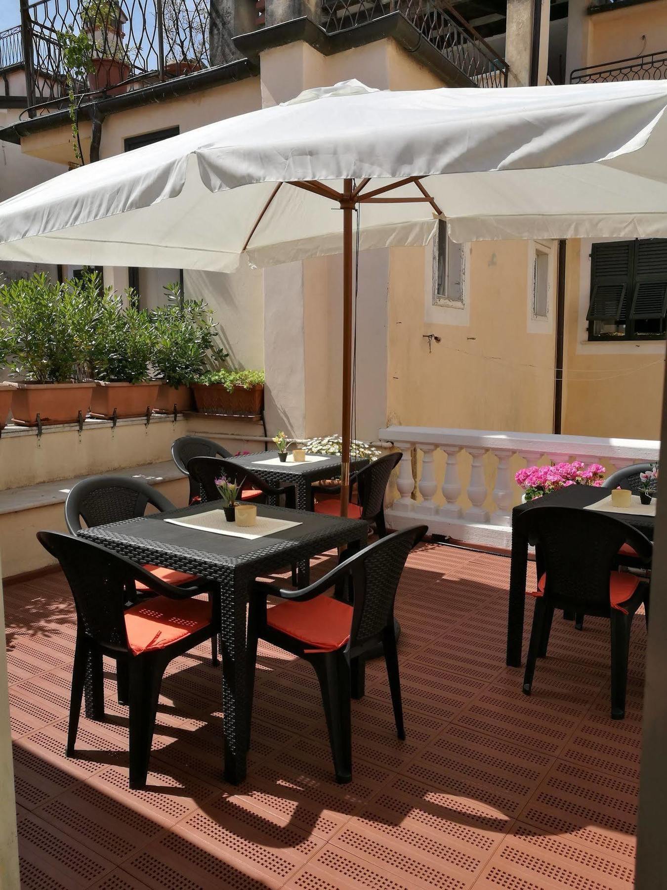 Corte Palazzo Picedi Benettini Sarzana Bagian luar foto